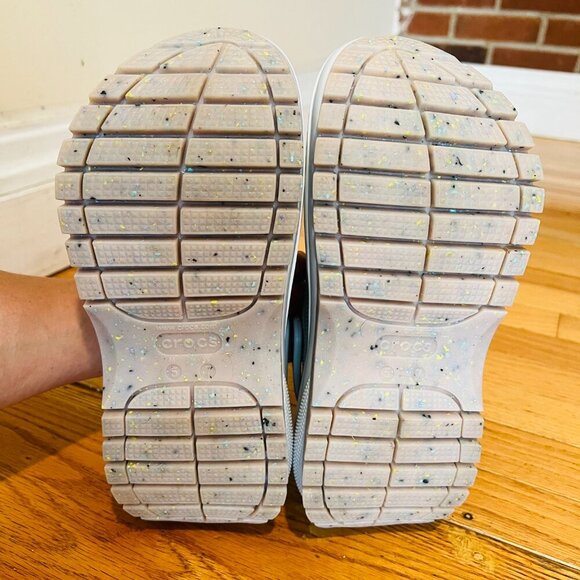 New Unisex Crocs Classic Mega Crush Clogs M 5 F 7 - Picture 13 of 16